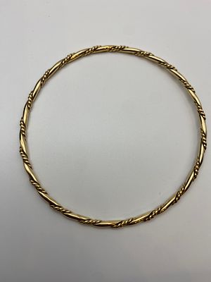 A 9ct yellow gold solid gold twist bangle, fully hallmarked, approx weight 7.5 grams,