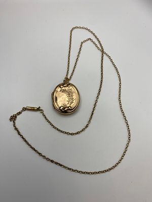 A 9ct yellow gold locket & chain, the chain has a Victorian clasp, chain is 18 inches long 