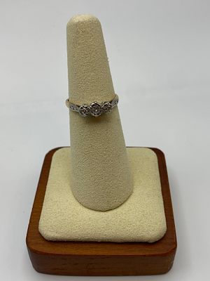 An 18ct yellow gold & platinum 3 stone diamond ring, set with diamond shoulders, size M, weight 