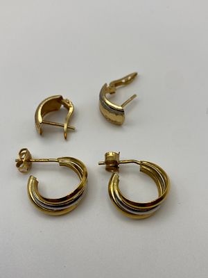 2x pairs of tri colour 18ct gold earrings, weight 5.2 grams approx