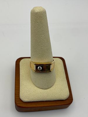 An 18ct yellow & white gold diamond set gents signet ring, size U, approx weight is 5.3 grams