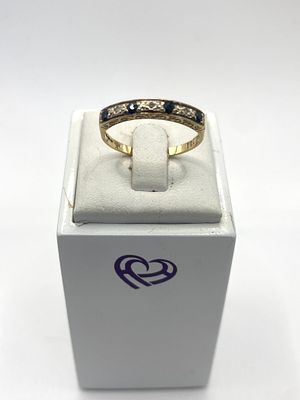 A 9ct yellow gold sapphire set band, size O, approx weight 1.5 grams