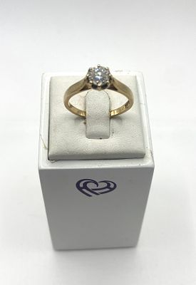 A 9ct yellow gold diamond solitaire ring, approx 0.20ct diamonds, ring size M, approx weight 