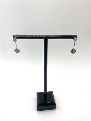 A pair of 14ct white gold emerald drop earrings, in great condition, 2.8 grams approx weight 