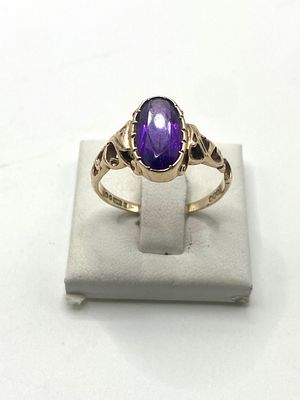 A 9ct yellow gold amethyst dress ring, size O, approx weight 2.7 grams, shank will need repair