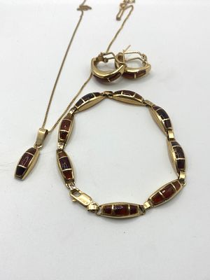 A 14ct yellow gold amber jewellery set, earrings, bracelet, chain & pendant, chain is 