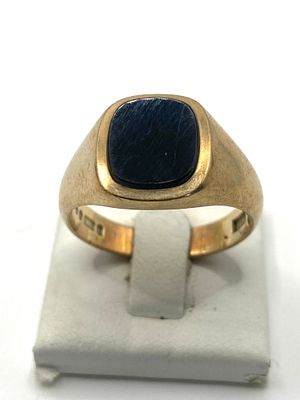 A 9ct yellow gold heavy weight gents signet ring, solid shank, ring size W, approx weight 8.5 grams