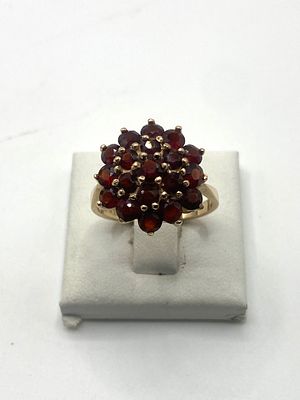 A 9ct yellow gold ladies garnet stone set ring, size M, 3.6 grams approx weight