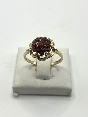 A 9ct yellow gold ladies garnet ring, size N, 1.8 grams approx weight