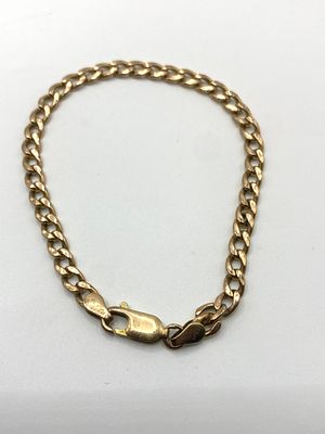 A 9ct yellow gold curb bracelet, 3.6 grams approx weight