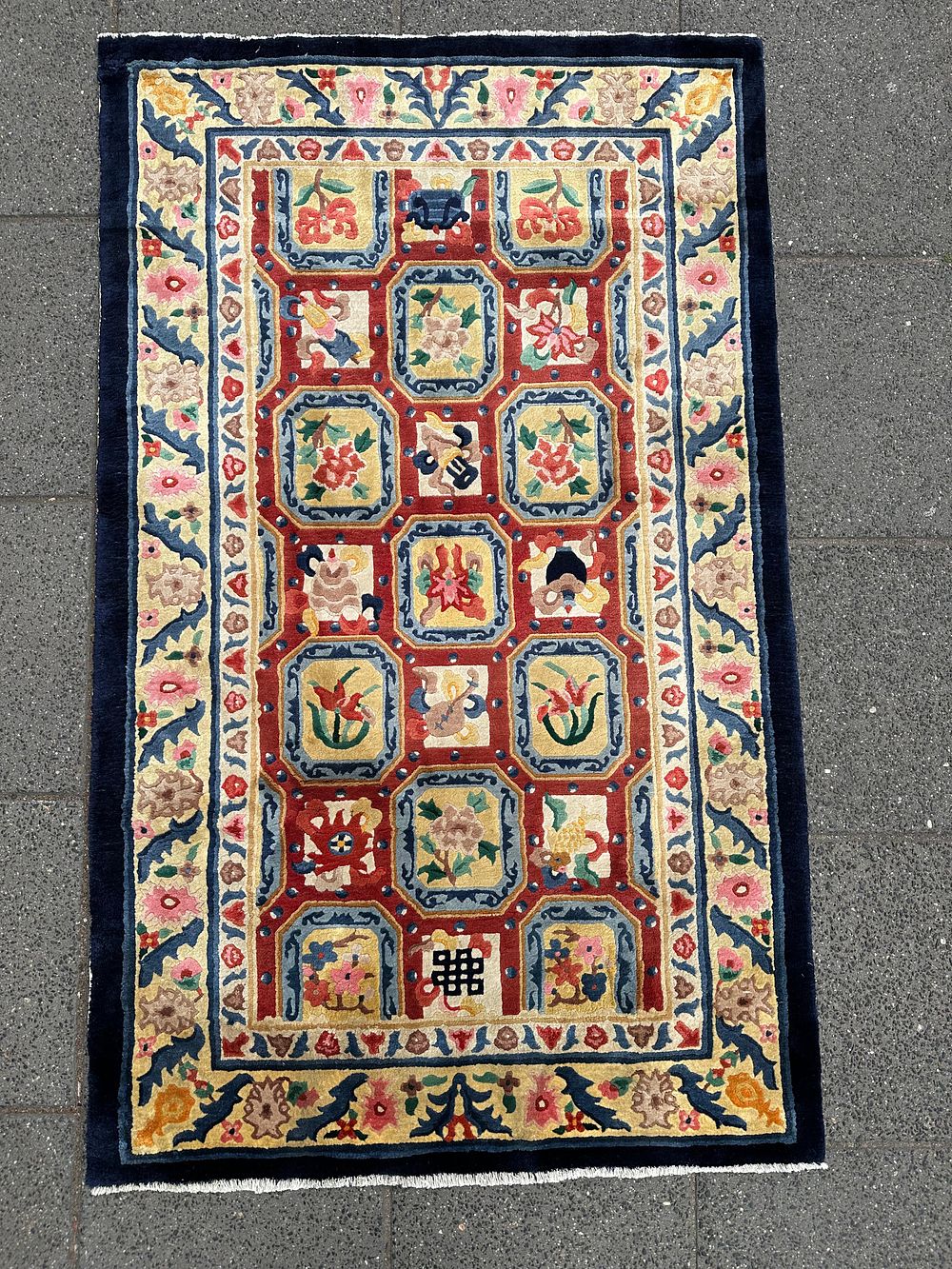 China ( silk ). A vintage China carpet silk , hand-knotted, circa 1980. Dimensions: 156*94 cm .
