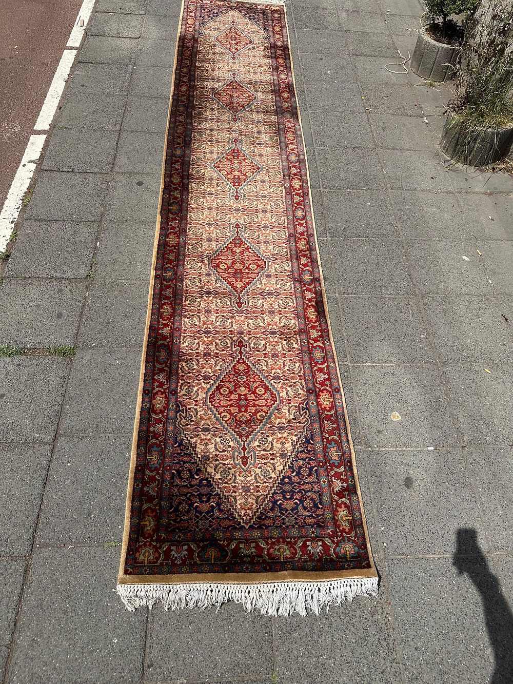 Bijaar. A vintage Persian Bijaar carpet, hand-knotted, circa 1980 . Dimensions: 454*87 cm .
