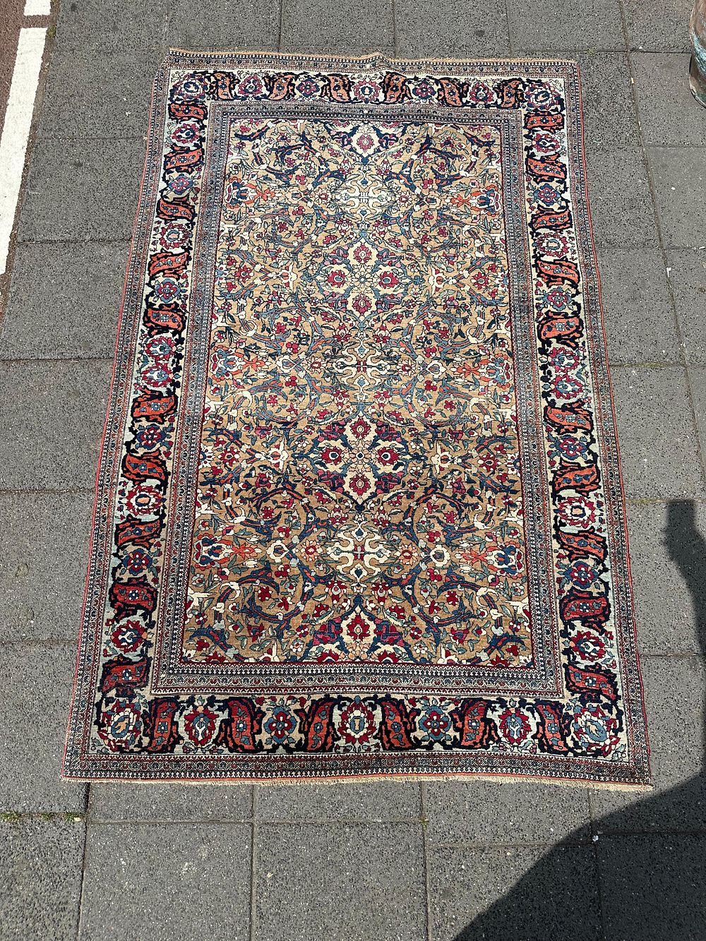 Isfahan. A vintage Persian Isfahan carpet, Antique, hand-knotted, circa 1920 (approx. 100 years