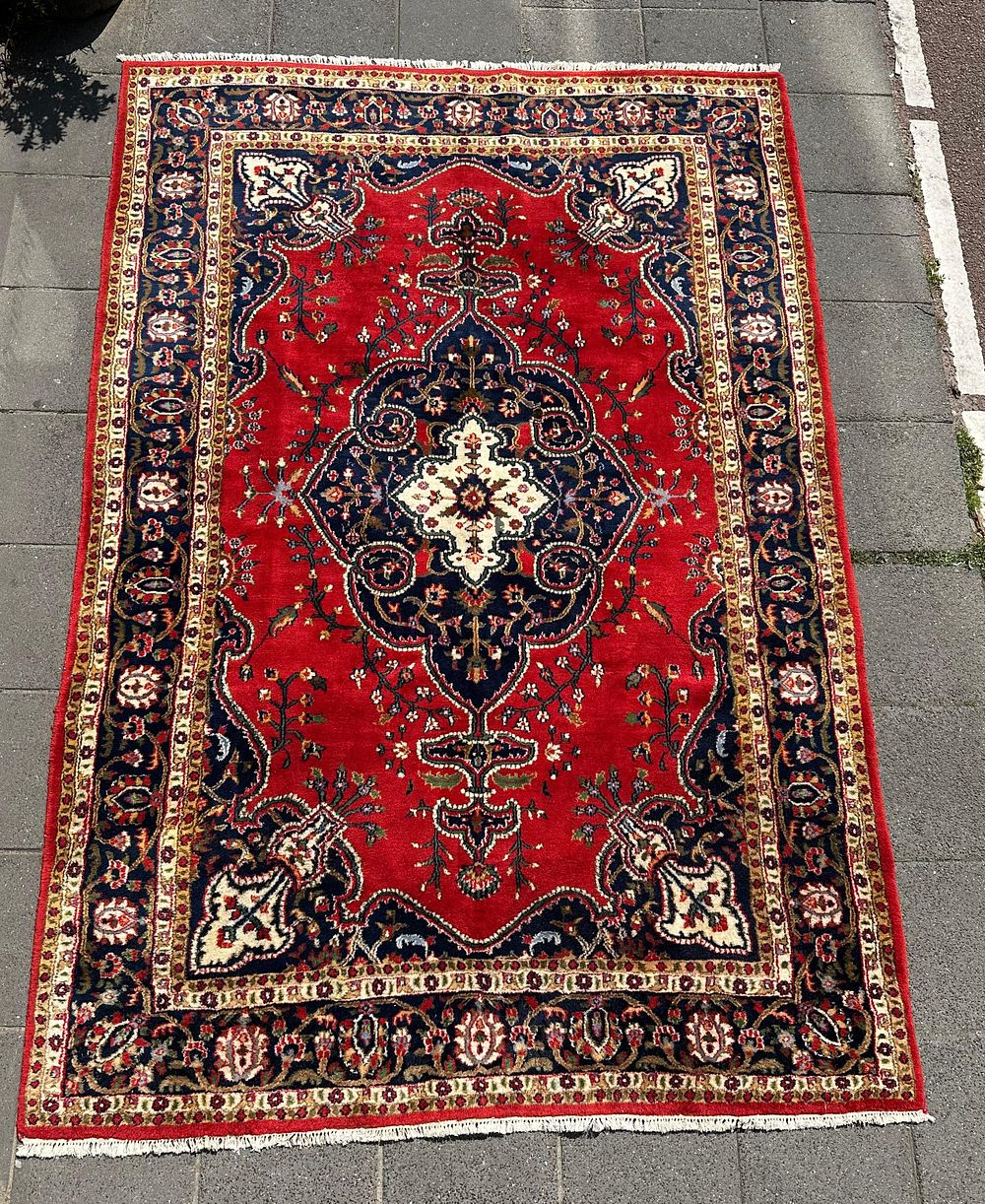 Tabriz. A vintage Persian Tabriz carpet, hand-knotted, circa 1990. Dimensions: 308*203 cm .