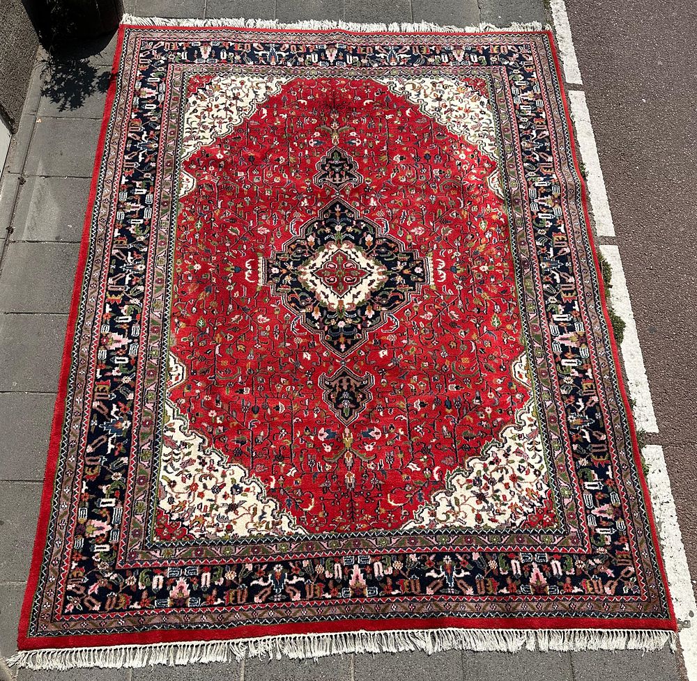 Tabriz. A vintage Persian Tabriz carpet, hand-knotted, circa 1990. Dimensions: 334*244 cm .
