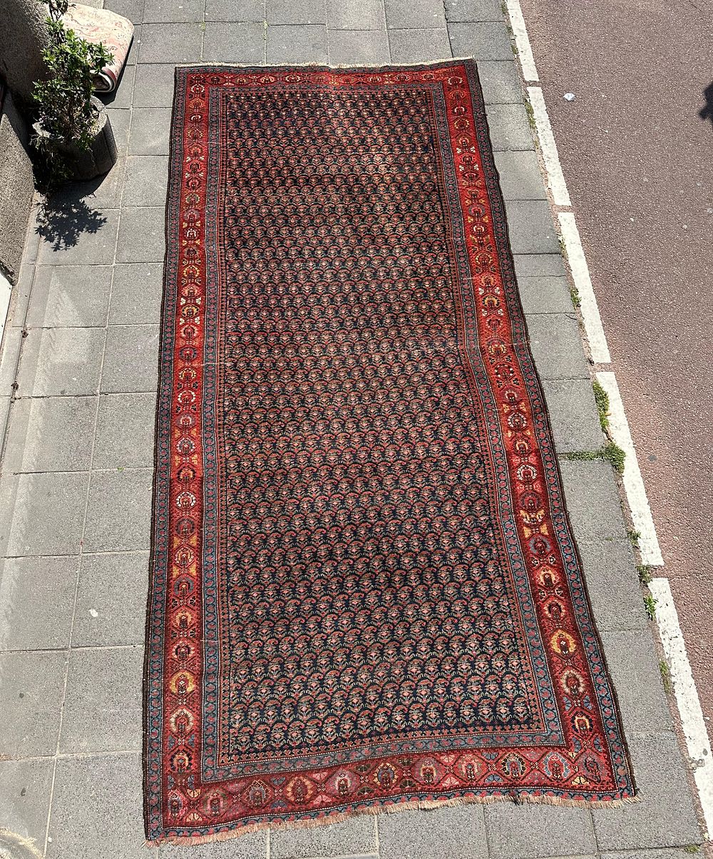 Malayer. A vintage Persian Malayer carpet, hand-knotted, circa 1890. Dimensions: 425*191 cm .