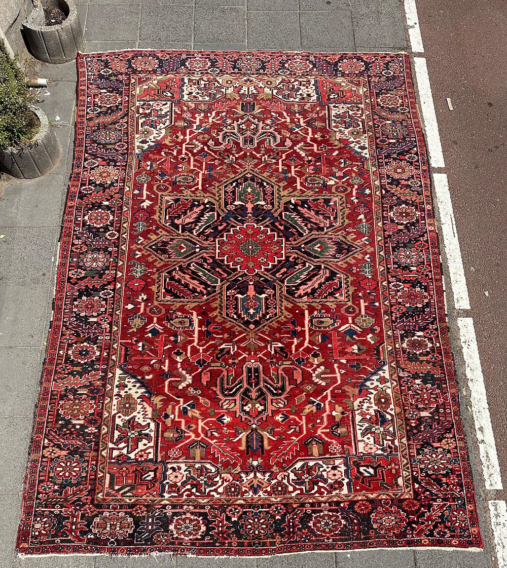 Heriz. A vintage PersianHeriz carpet, hand-knotted, circa 1930. Dimensions: 345*237 cm .