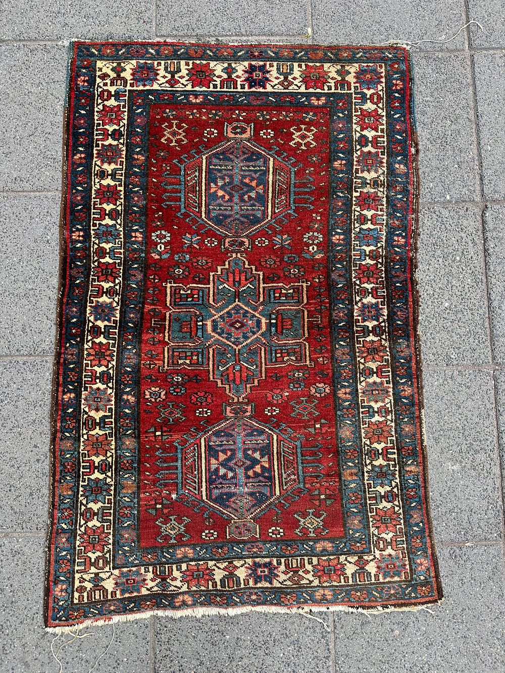 Gharaja. A vintage Azerbaijan carpet, hand-knotted, circa 1930. Dimensions: 135*85 cm .
