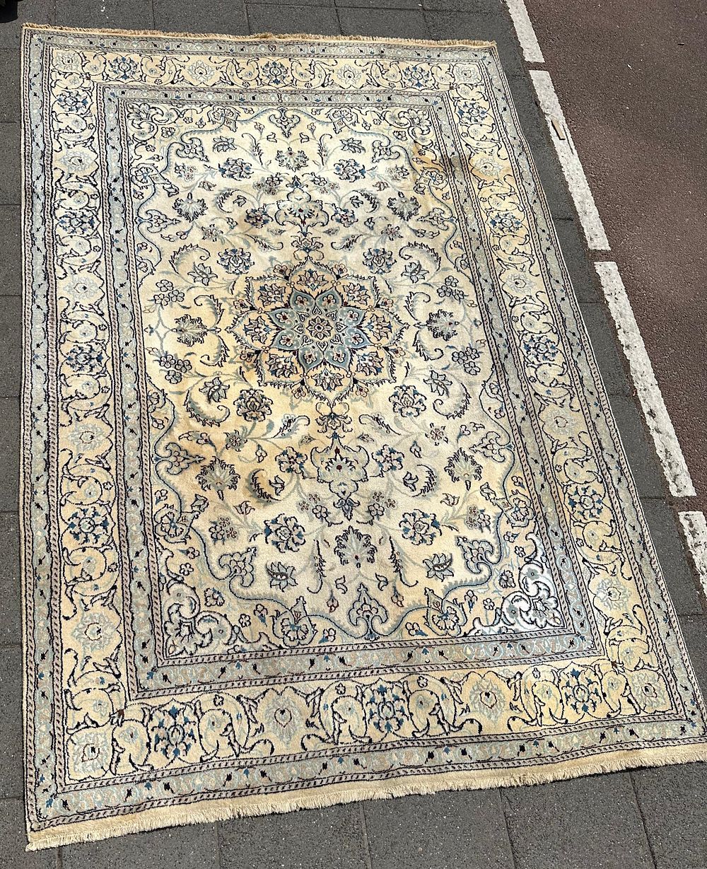 Nain. A vintage Persian Nain carpet, hand-knotted, circa 1980. Dimensions: 305*200 cm .