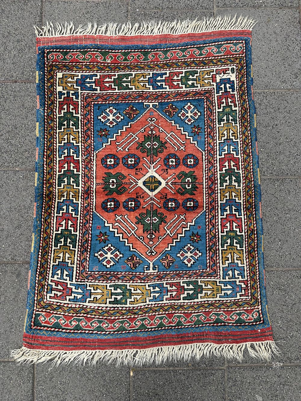turkey ( Kars ). A vintage Turkish Kars carpet, hand-knotted, circa 1950. Dimensions: 136*97 cm .