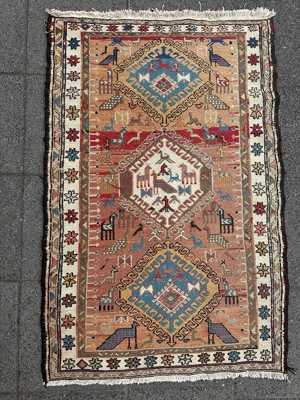 Sumak. A vintage Persian Sumak carpet, hand-knotted, circa 1950. Dimensions: 143*93 cm .