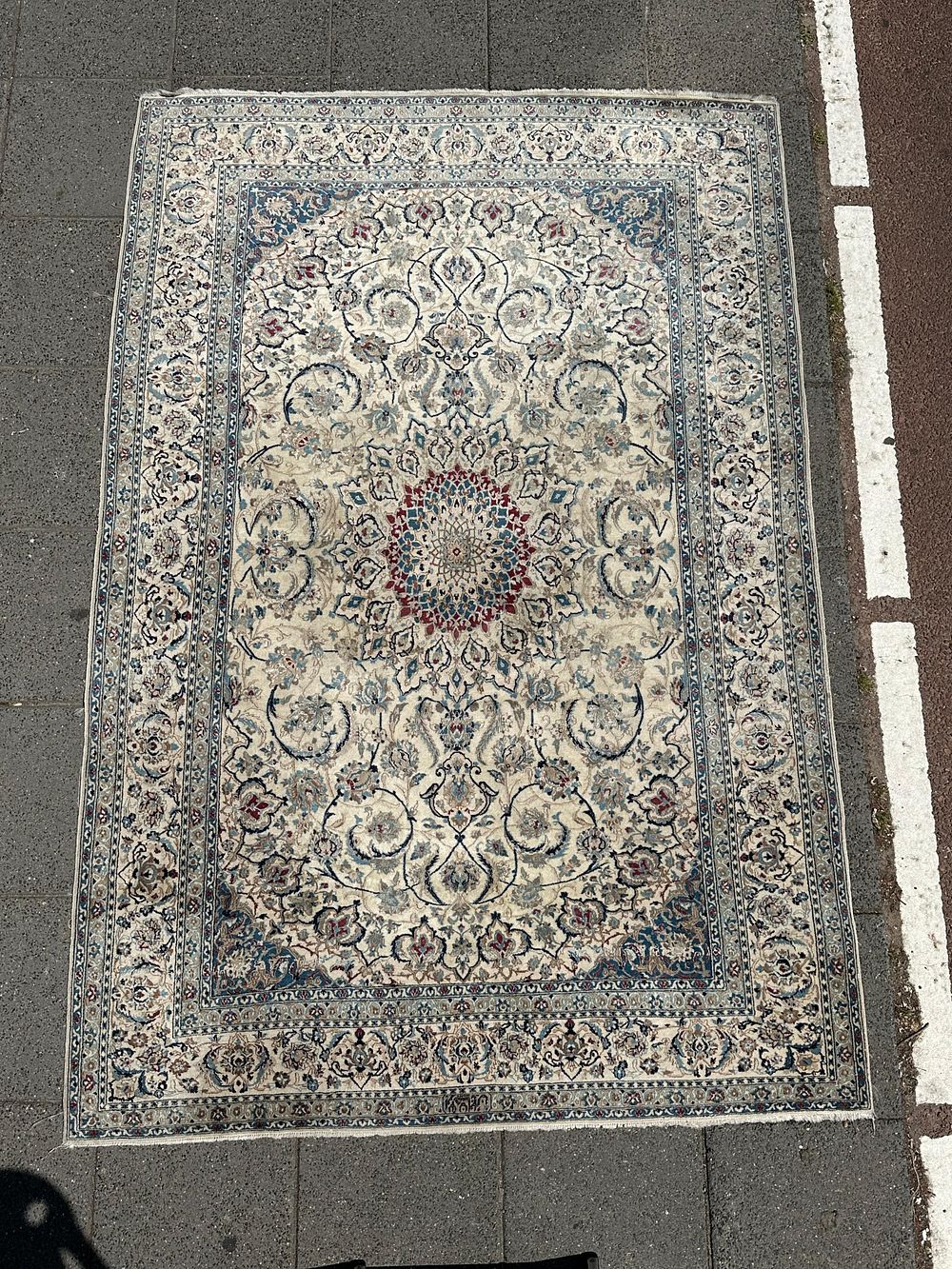 Nain ( Shishla ). A vintage Persian Nain carpet, hand-knotted, circa 1990. Dimensions: 240*162 cm .