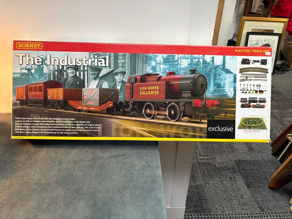 Lot 271: Hornby 'The Industrial' 00 gauge electric train set