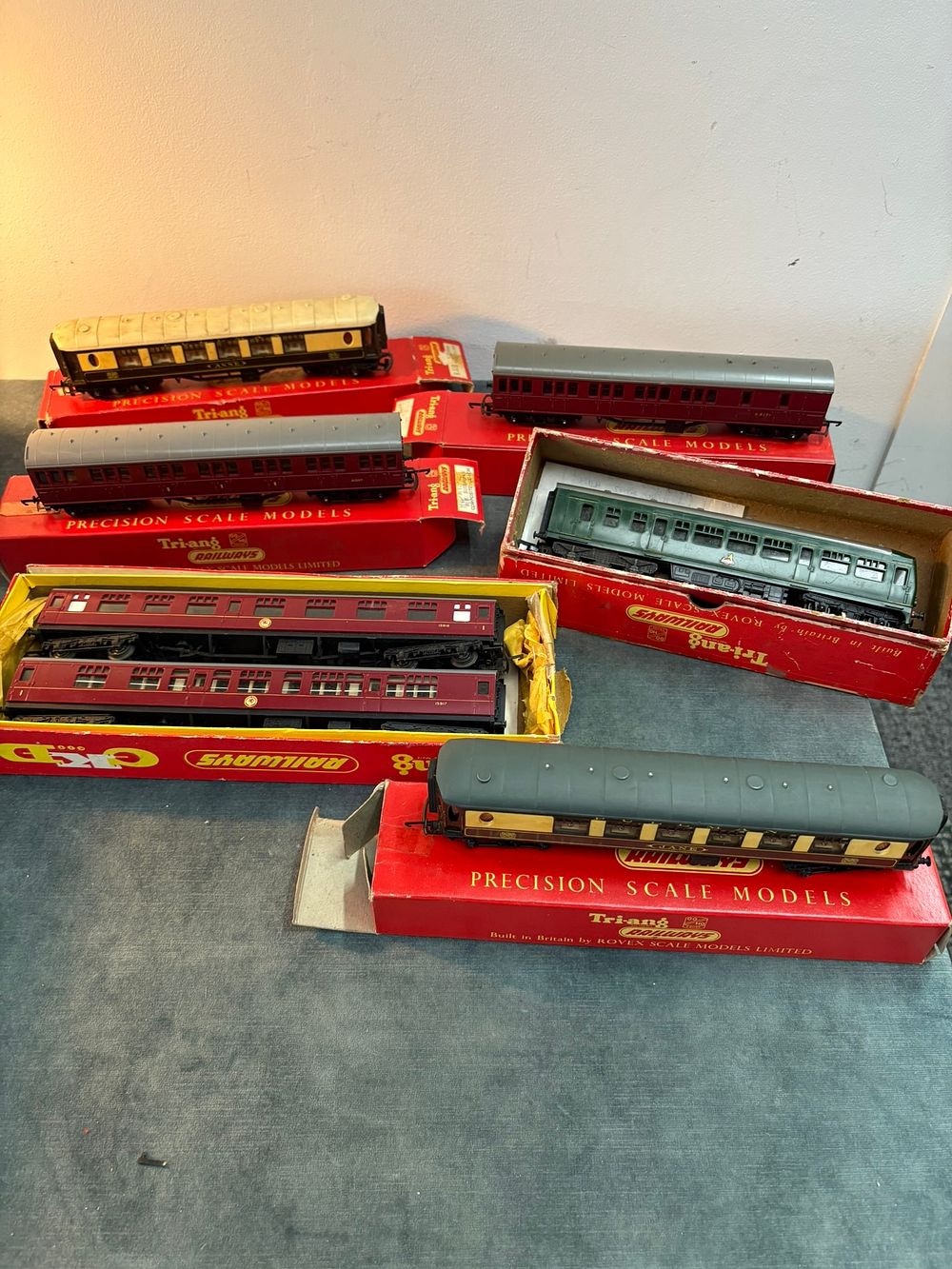 Lot 274: Tri-Ang boxed carriages