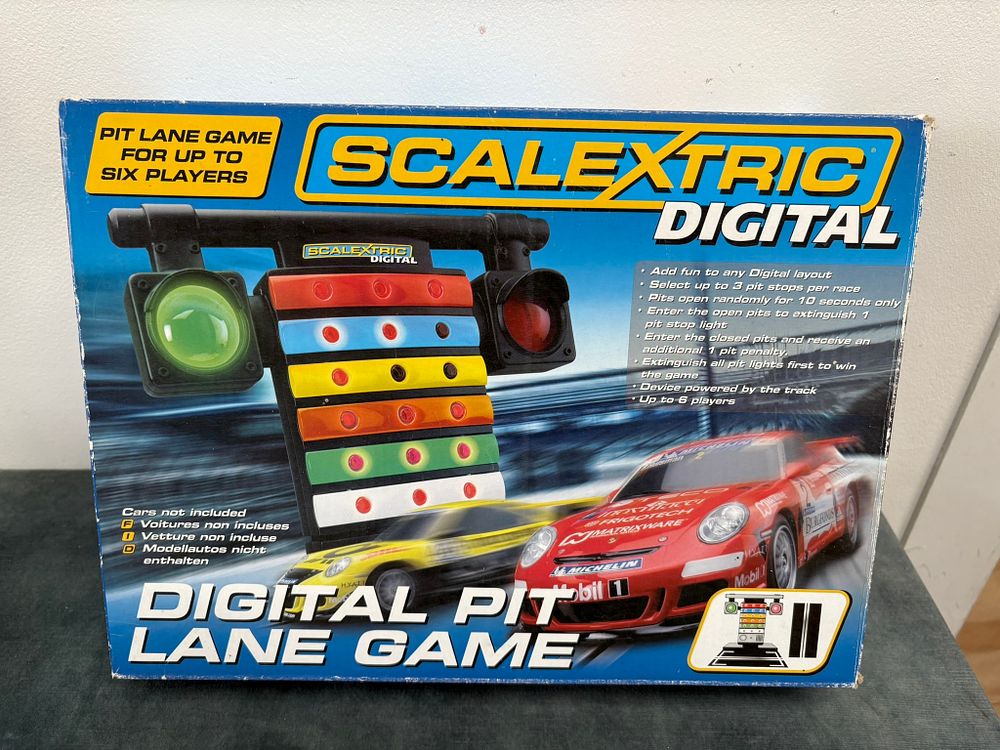 Lot 277: Scalextric Digital Pit Lane