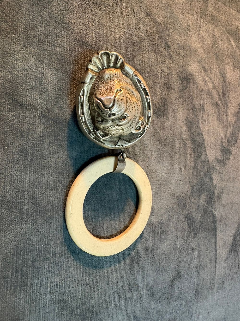 Lot 286: EPNS bulldog teething ring