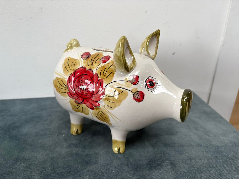 Lot 292: Italian pig money box decorated with flowers