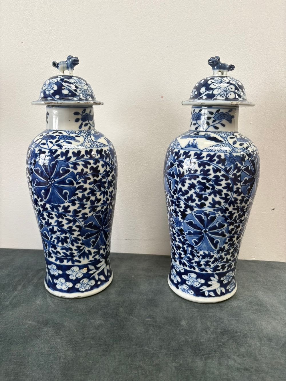 Lot 294: 2 x Blue and white Chinese lidded jars/...