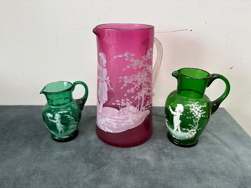 Lot 335: 3 x Glass - Mary Gregory style
