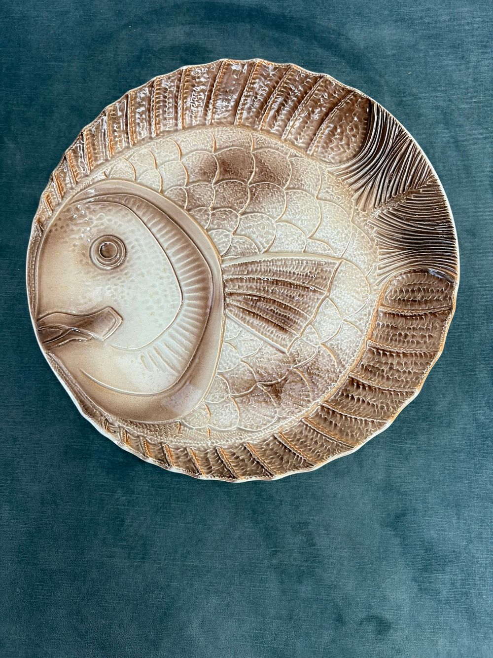 Lot 342: French fish-shaped plate - Sarreguemines