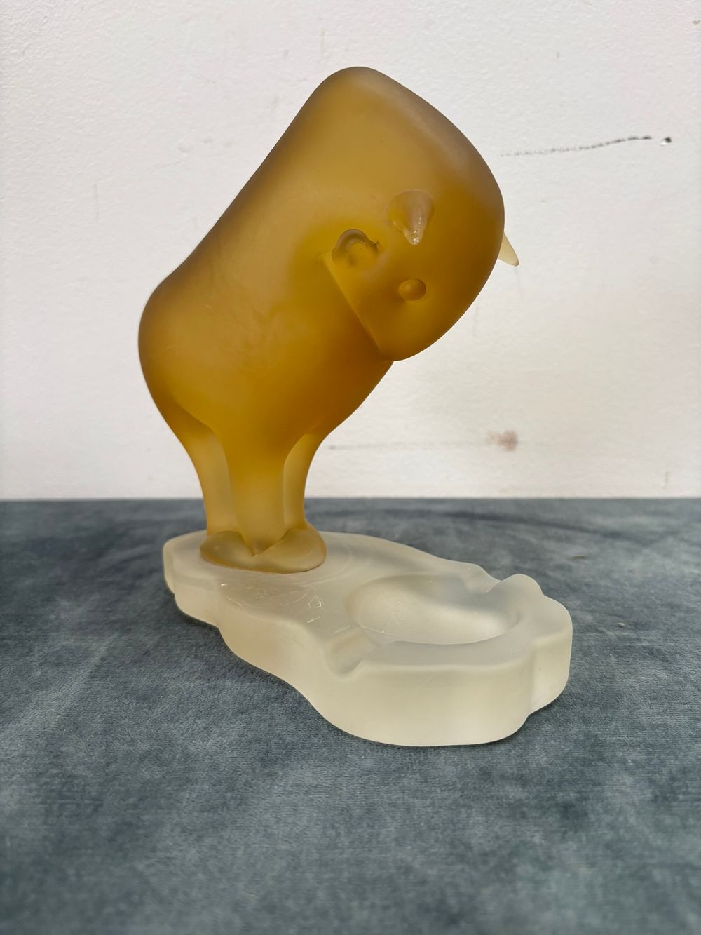 Lot 363: Vintage amber coloured frosted glass bull ashtray