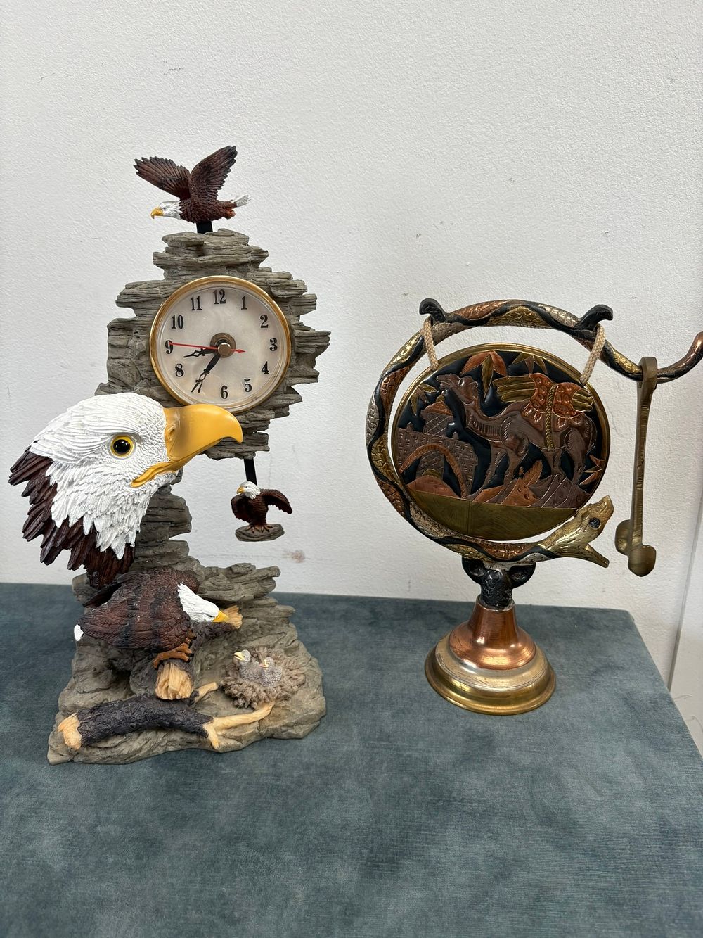 Lot 396: Resin eagle clock and brass gong