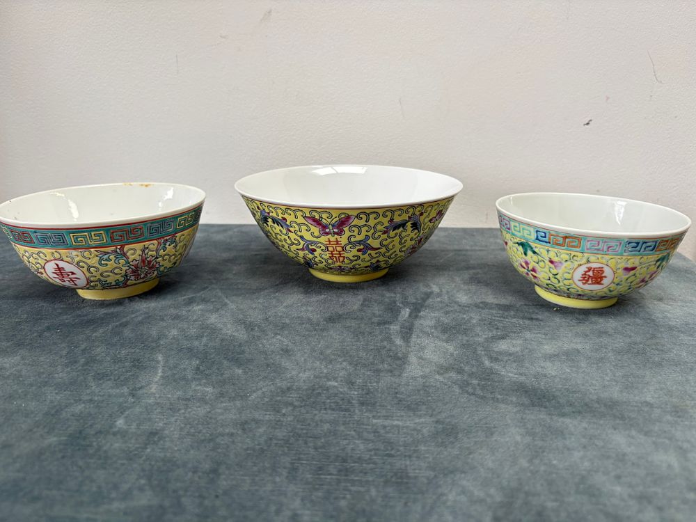 Lot 419: 3 x Yellow Famille Rose bowls