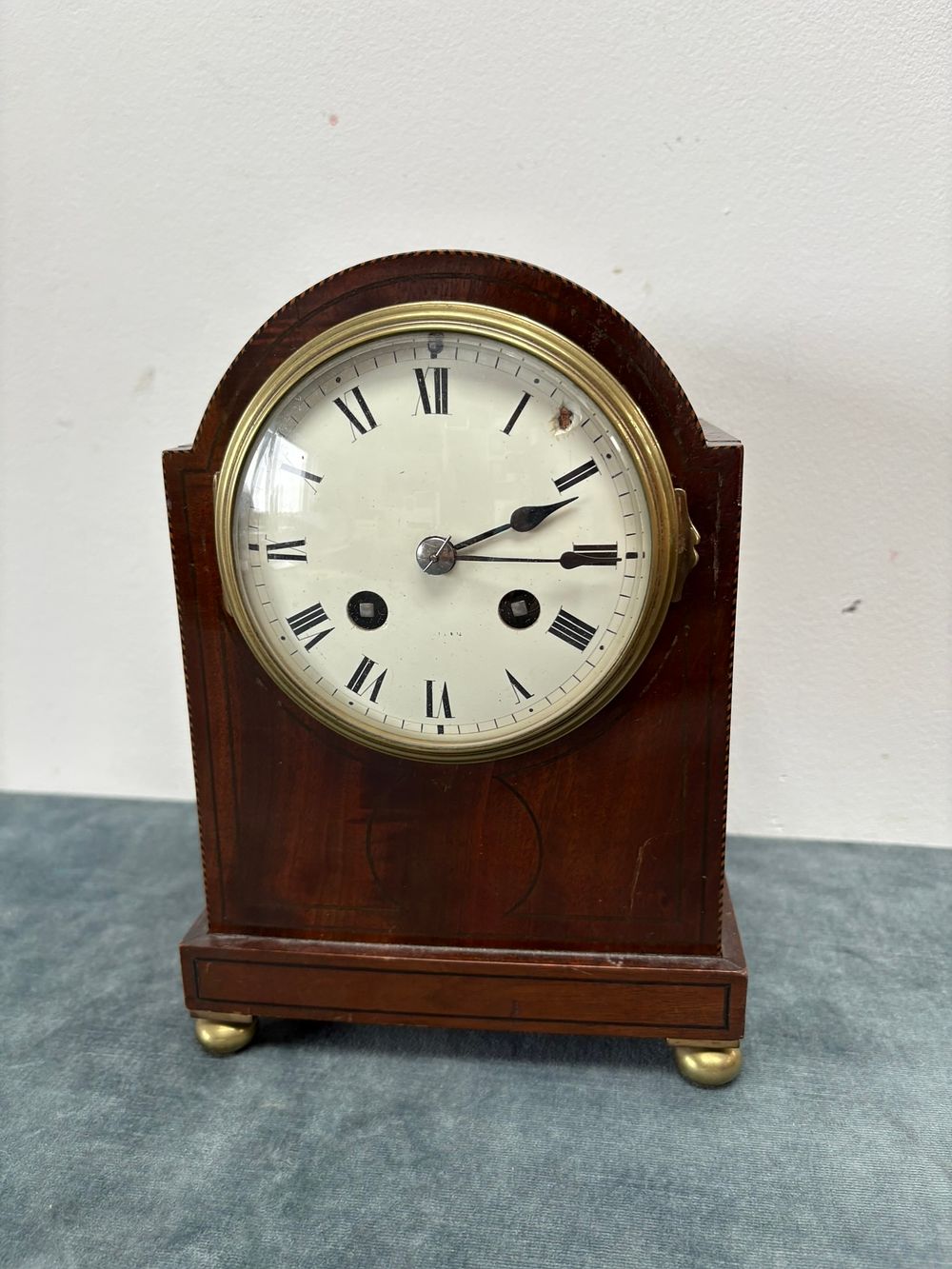 Lot 421: Small French mantle clock working order