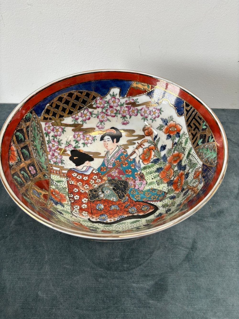 Lot 426: Oriental decorated bowl