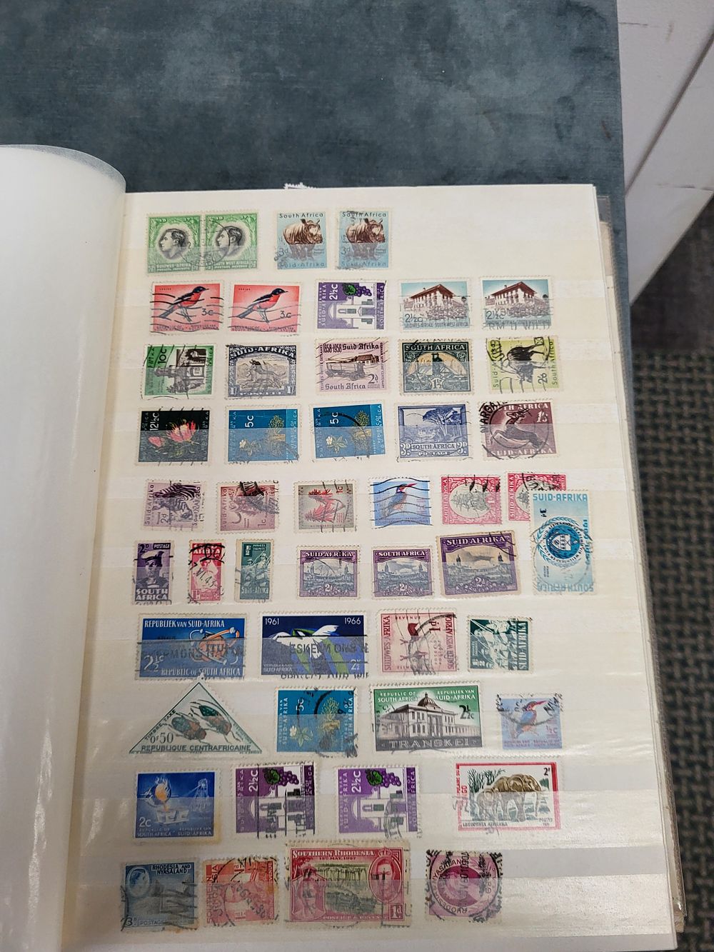 Lot 431: Amount of vintage/ antique stamps