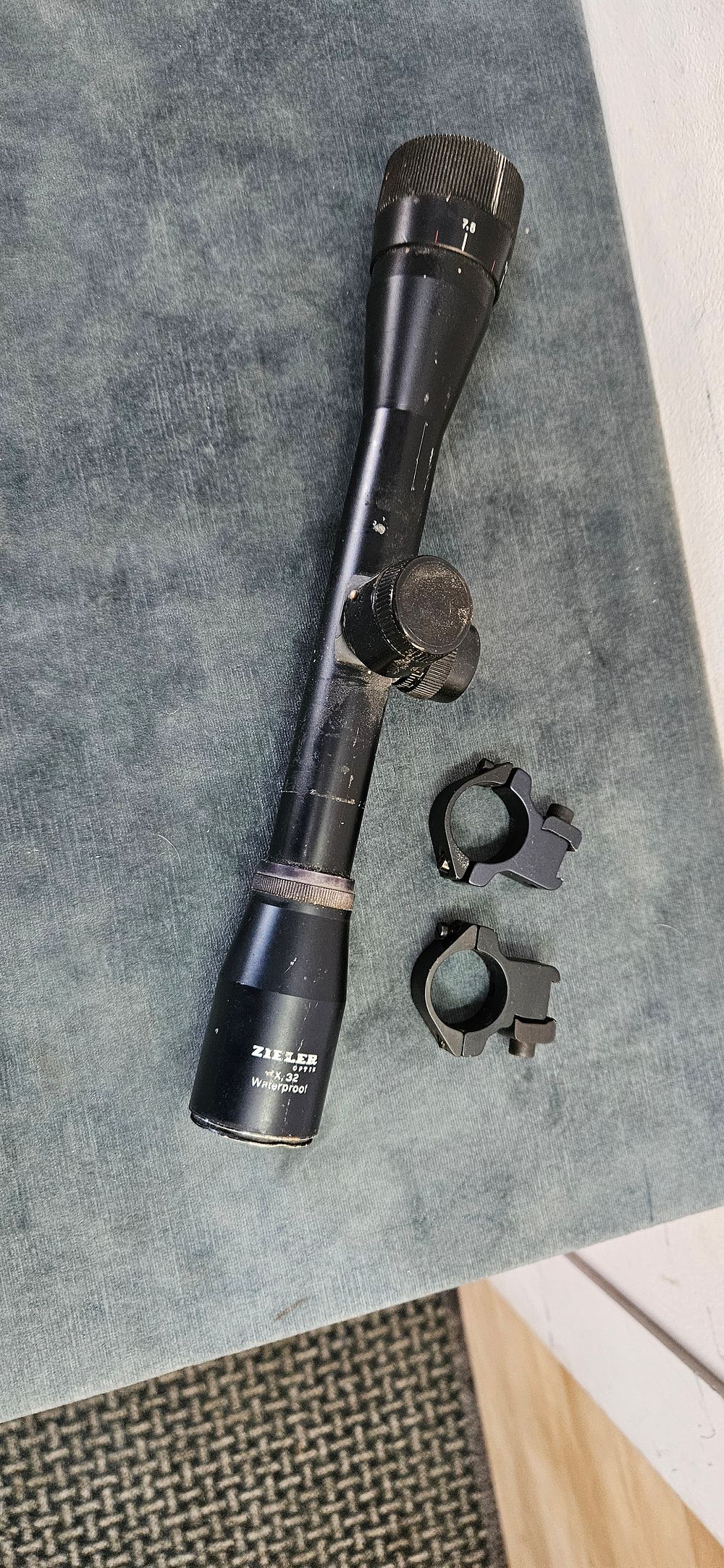Lot 461: Zieler waterproof gun sight