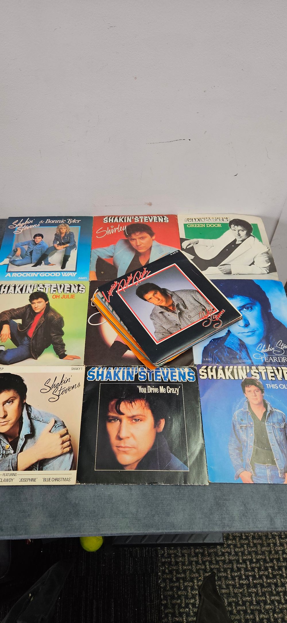 Lot 466: Various Shakin' Stevens singles