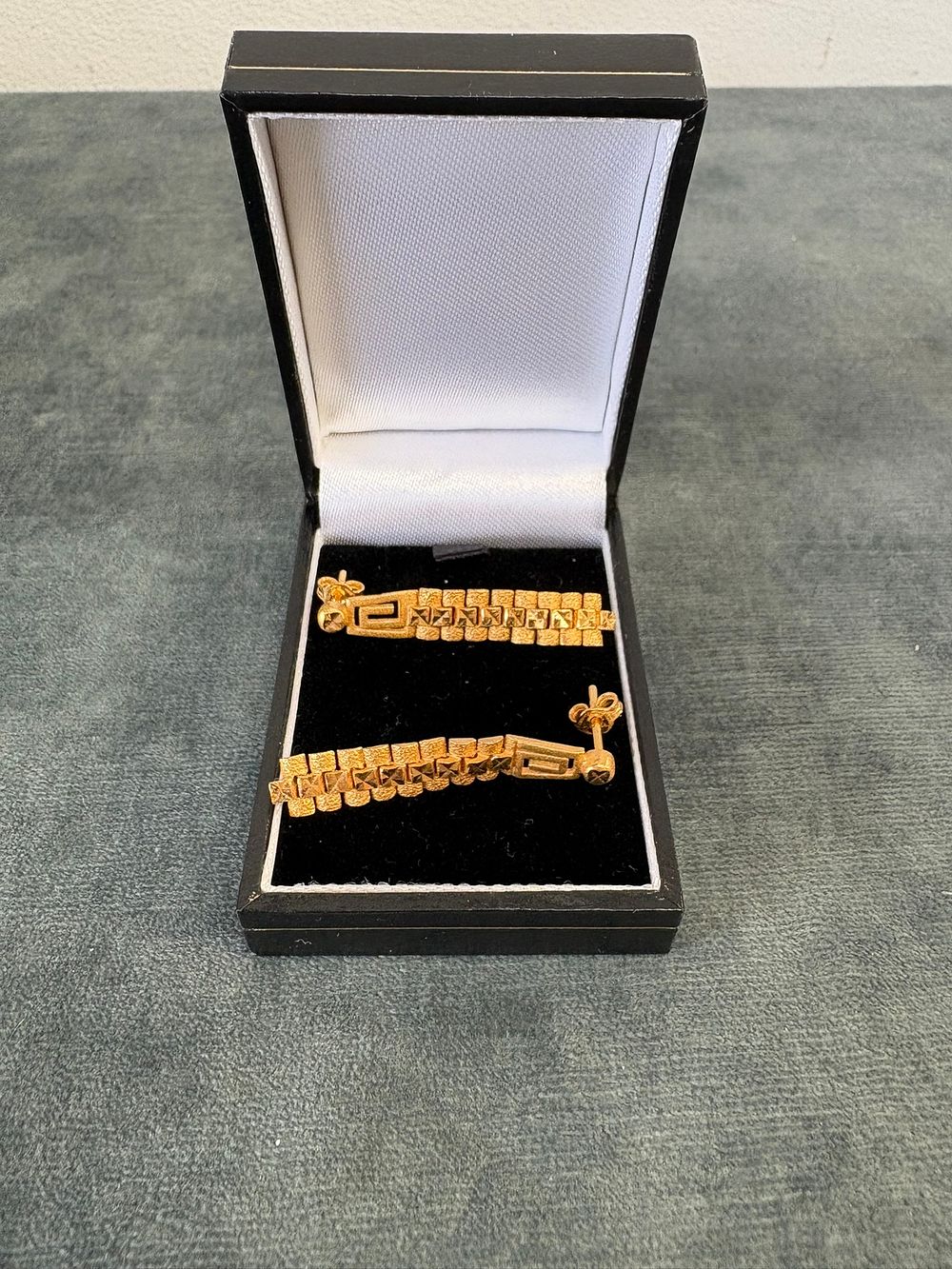 Lot 519: Pair of un-hallmarked high carat gold drop earrings