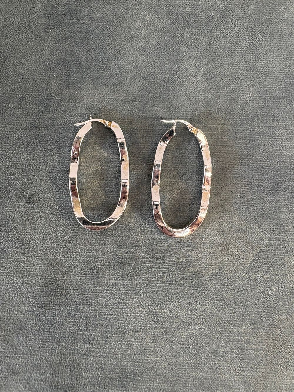 Lot 520: Pair of 9ct white gold earrings