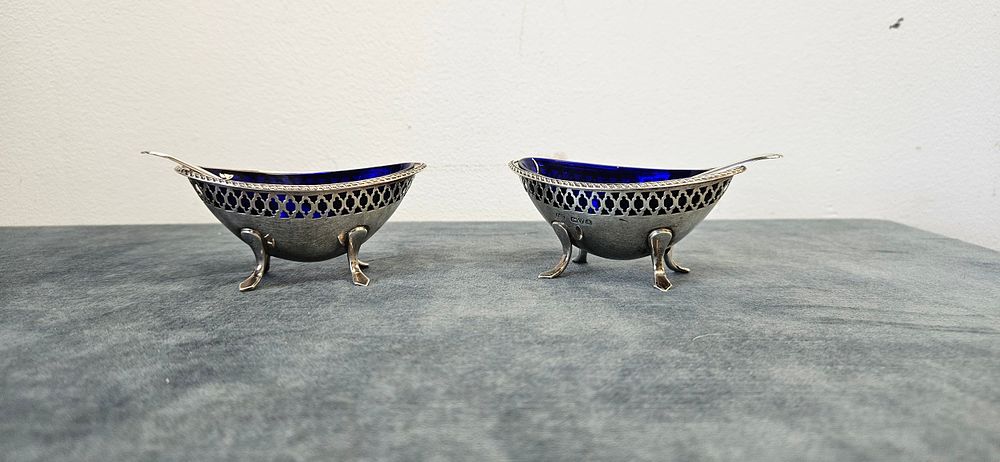 Lot 557: Pair of solid silver hallmarked salts with blue...