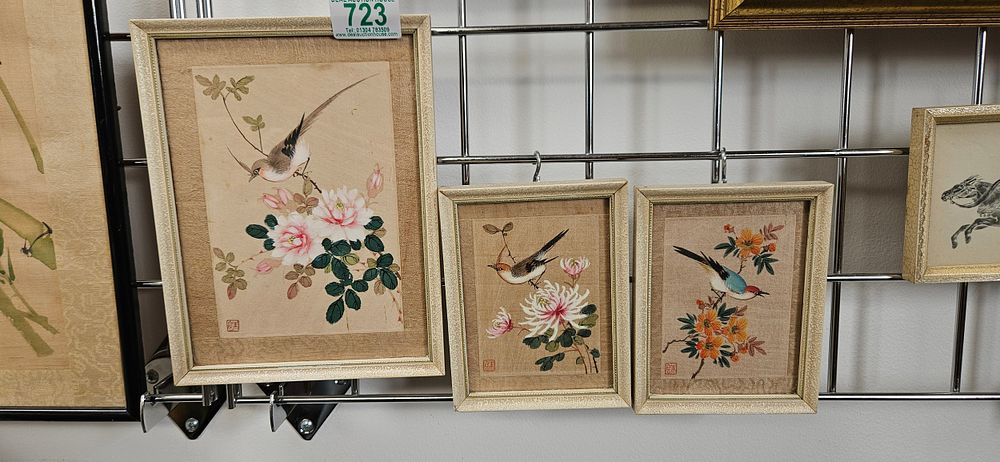 Lot 723: 3 x Chinese/ Japanese paintings on silk