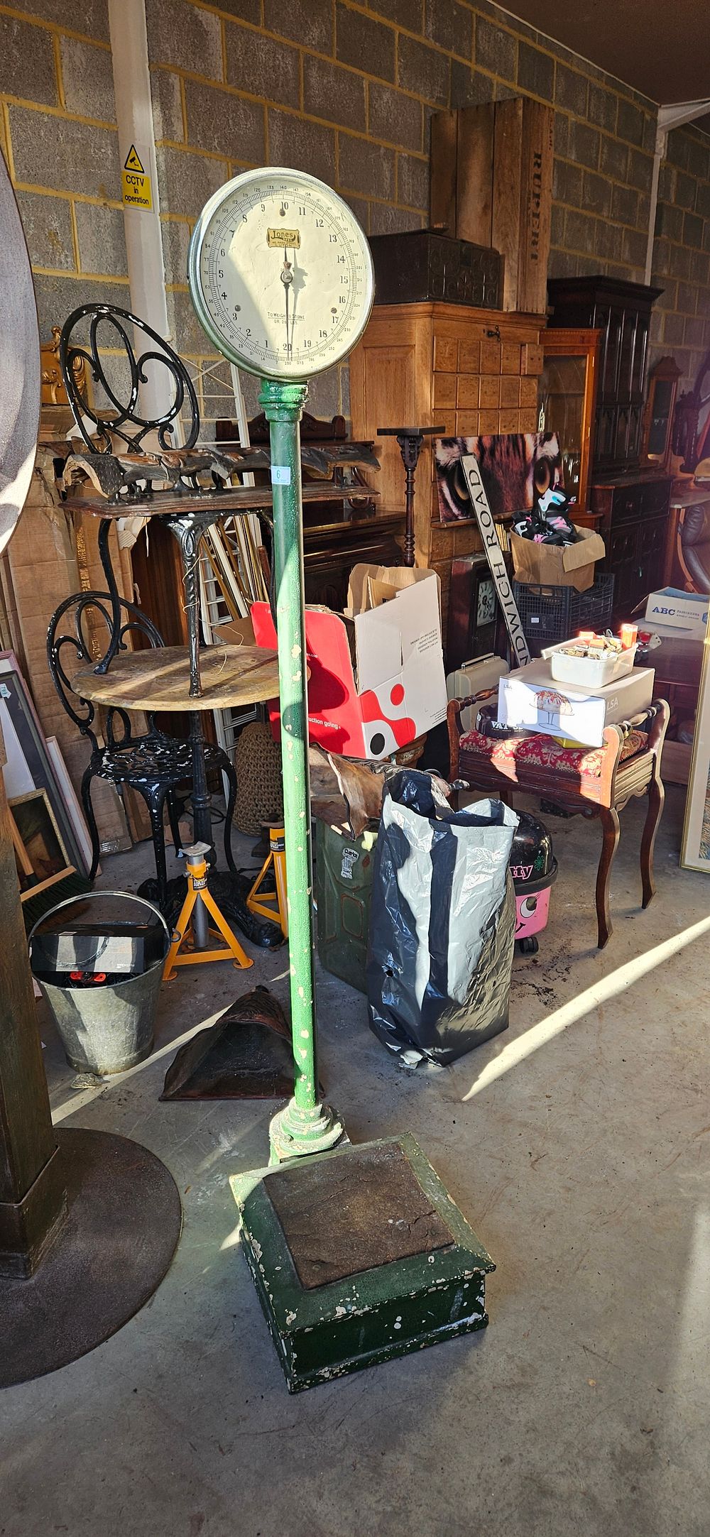 Lot 6: Jones Bros 46 Park Street Luton heavy duty...