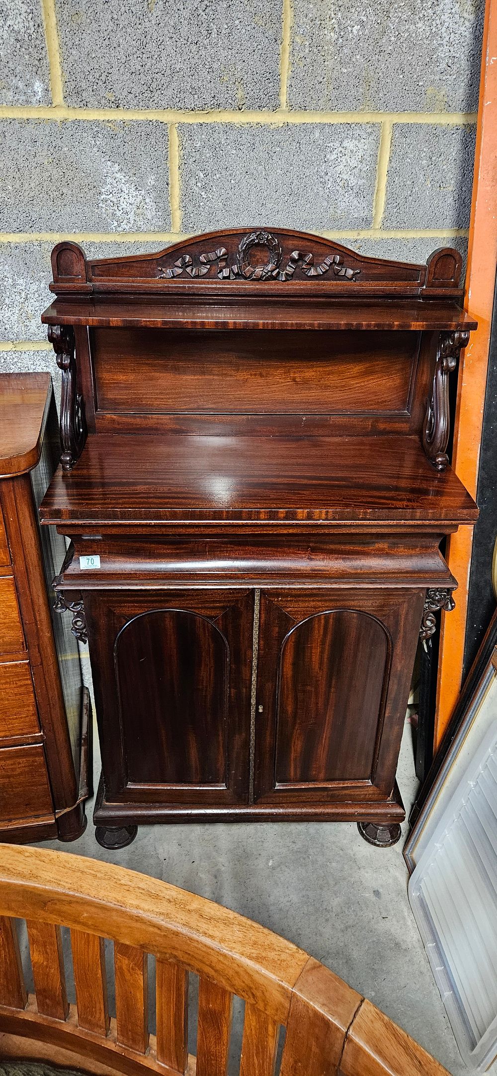 Lot 70: Good quality antique mahogany chiffonier/ sideboard