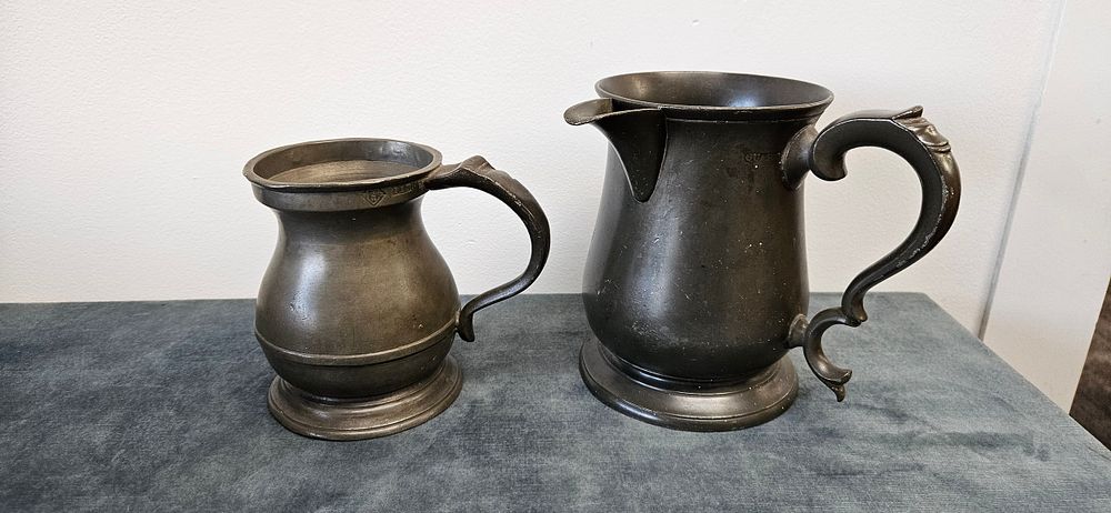 Lot 202: Antique pewter 'Quart' tavern jug or ewer with...