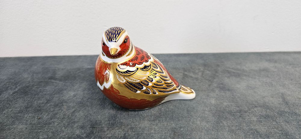Lot 209: Royal Crown Derby Chaffinch bird figure